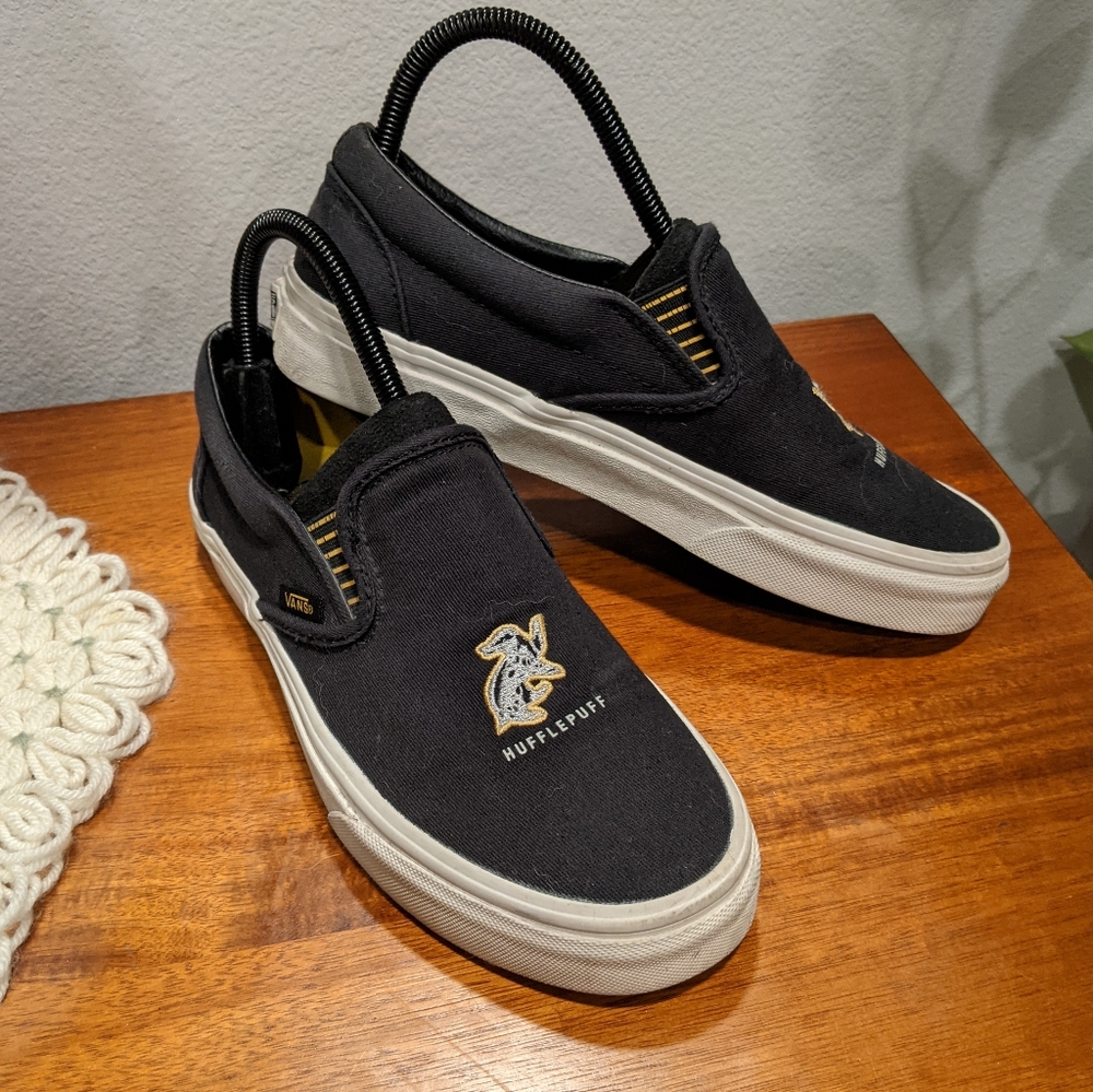 Collector's edition Harry Potter Hufflepuff vans size women's 7.5